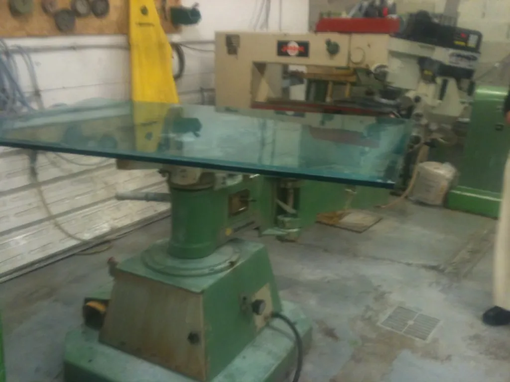 Façonnage d'une dalle de verre 24 mm