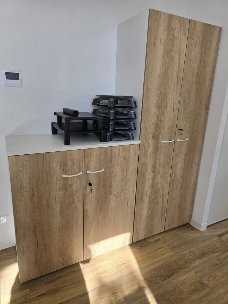 Installation d'armoires bois haute et basse à Nîmes 