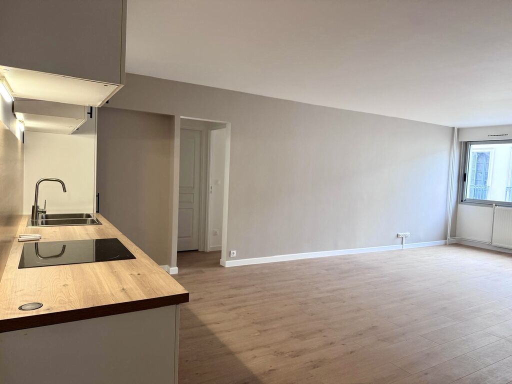 Bel appartement rénové F3-Hyper centre, Place Henry IV