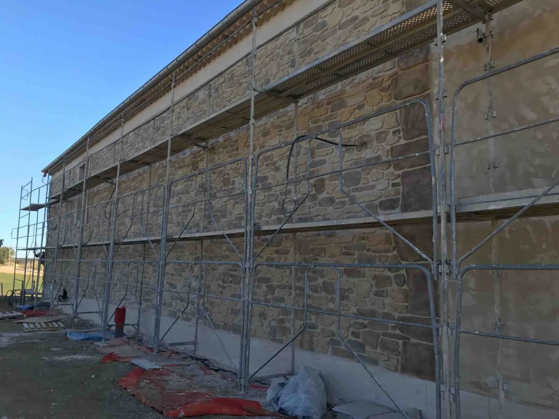 Rénovation en Pierre taillée sur ancien  Domaine viticole entre Vendres et Lespignan proche de Béziers 