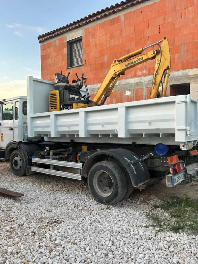 location benne plaque platre avec chauffeur brignoles var