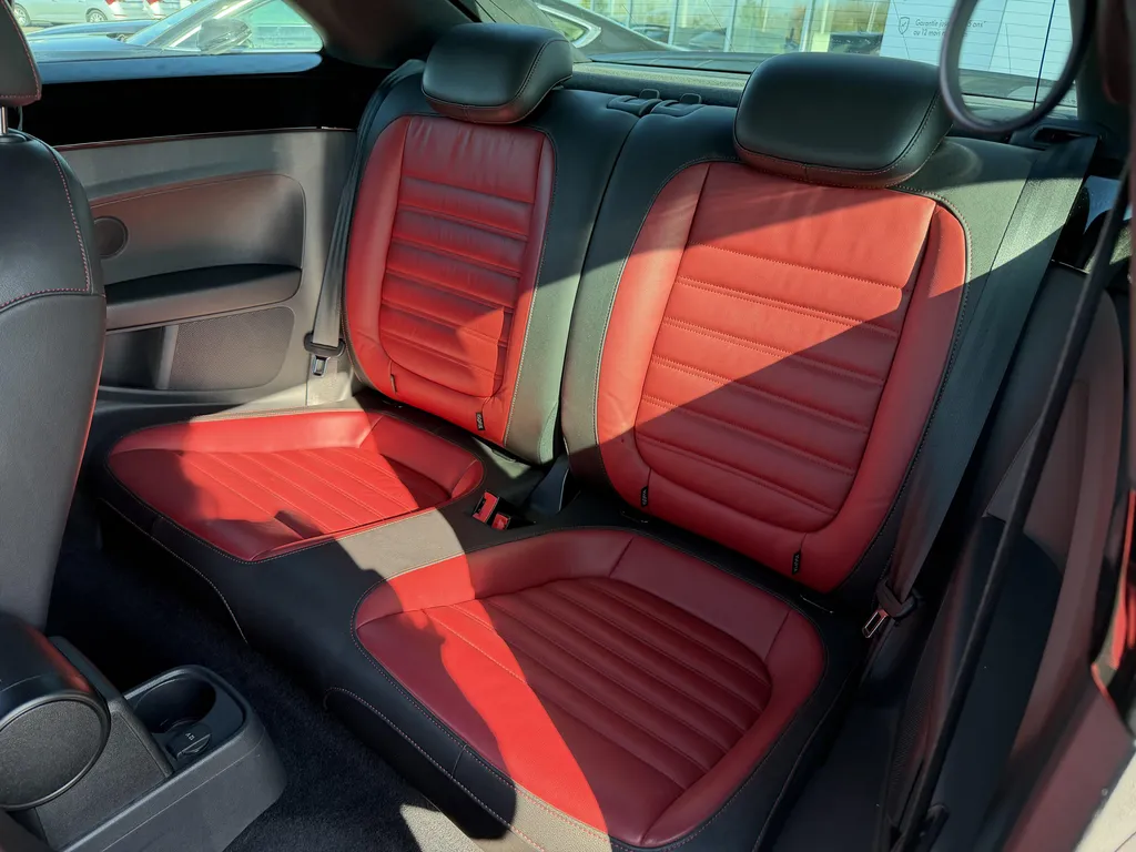 Volkswagen Coccinelle d'occasion à prix attractif chez votre garage Caudebec Auto proche du Havre, vente de voitures révisées en Normandie.