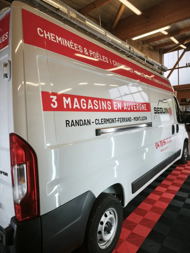 Floquage personnalisé pour véhicule Seguin Duteriez à Clermont-Ferrand avec marquage professionnel et visibilité optimale
