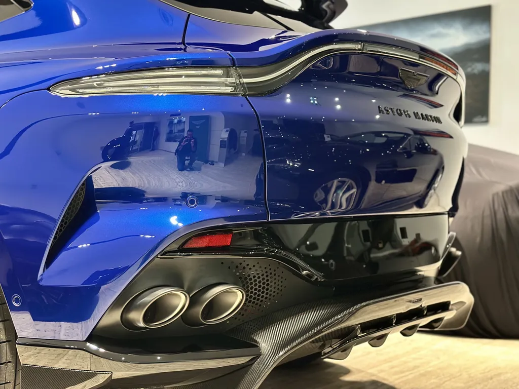 Traitement céramique Aston Martin DBX proche Brignais 