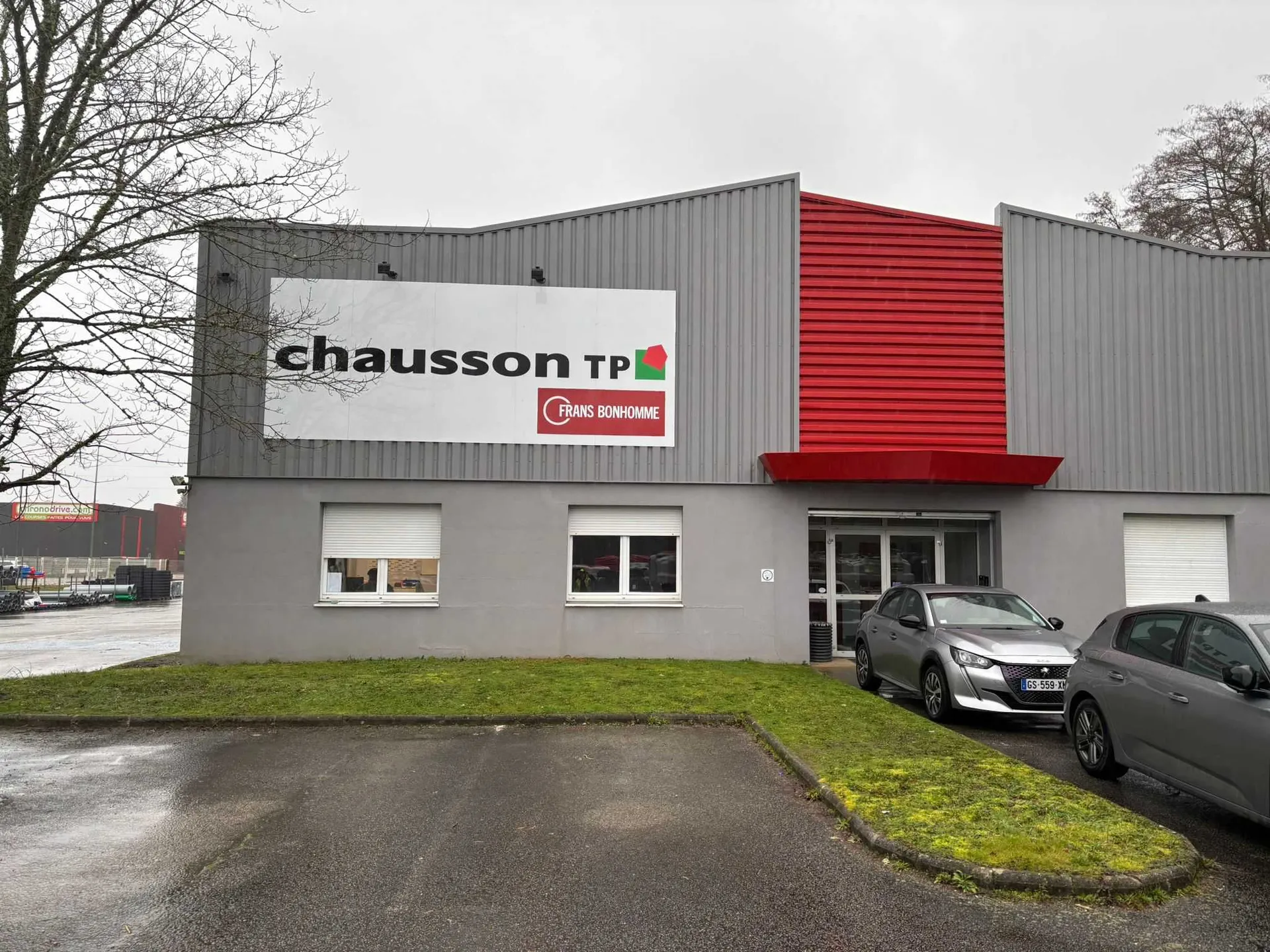 Fabrication et installation de 50 nouvelles enseignes pour accompagner le changement de marque Fransbonhomme vers Chausson TP partie SUD OUEST