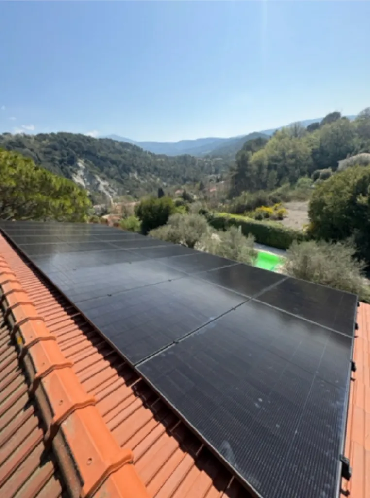 Pose de 16 panneaux solaire Dualsun 500 en biverre avec Provence Energie Solaire Services à La Ciotat 