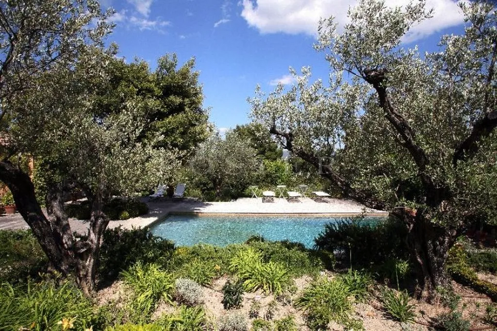 Propriété Provencale au style contemporain  avec piscine, en vente proche d'Avignon