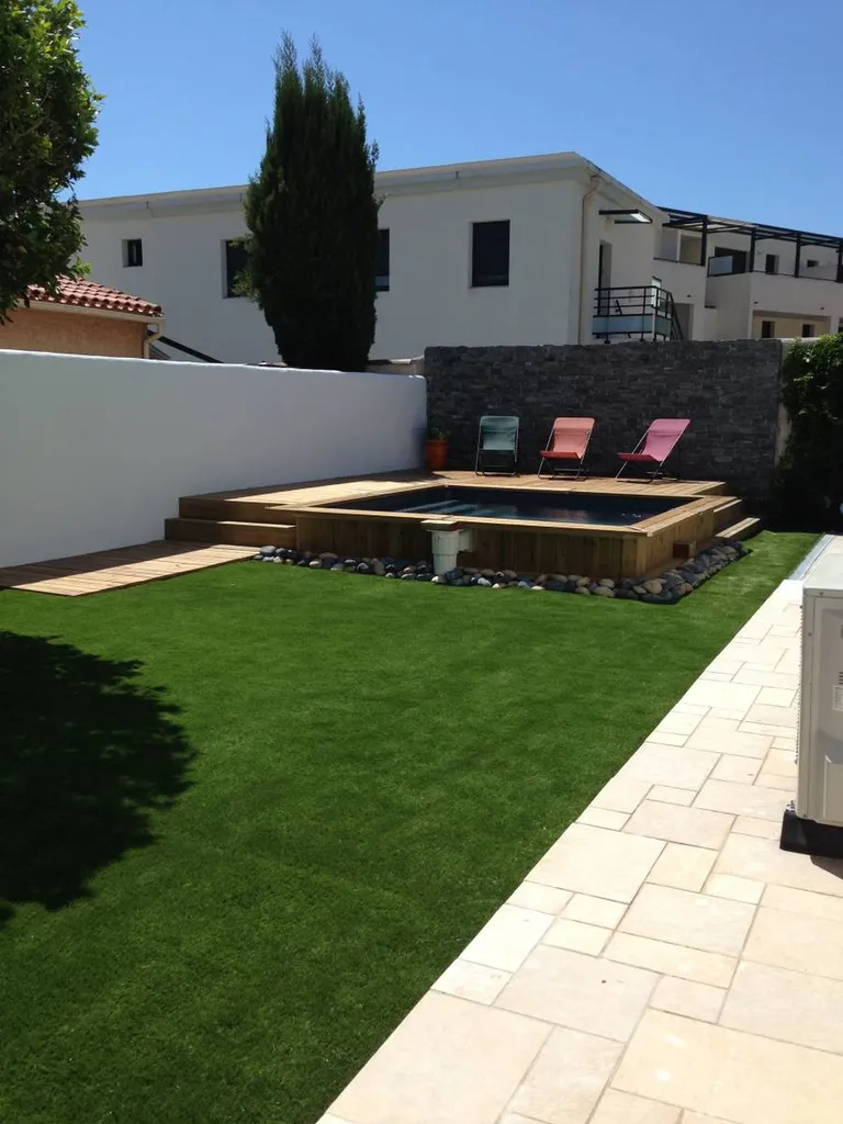 pose d'un gazon synthétique 