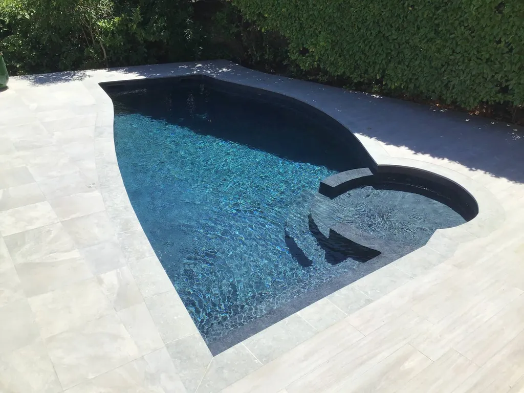 MARGELLE PISCINE  EN PIERRE NATURELLE CASTELLA GRISE 