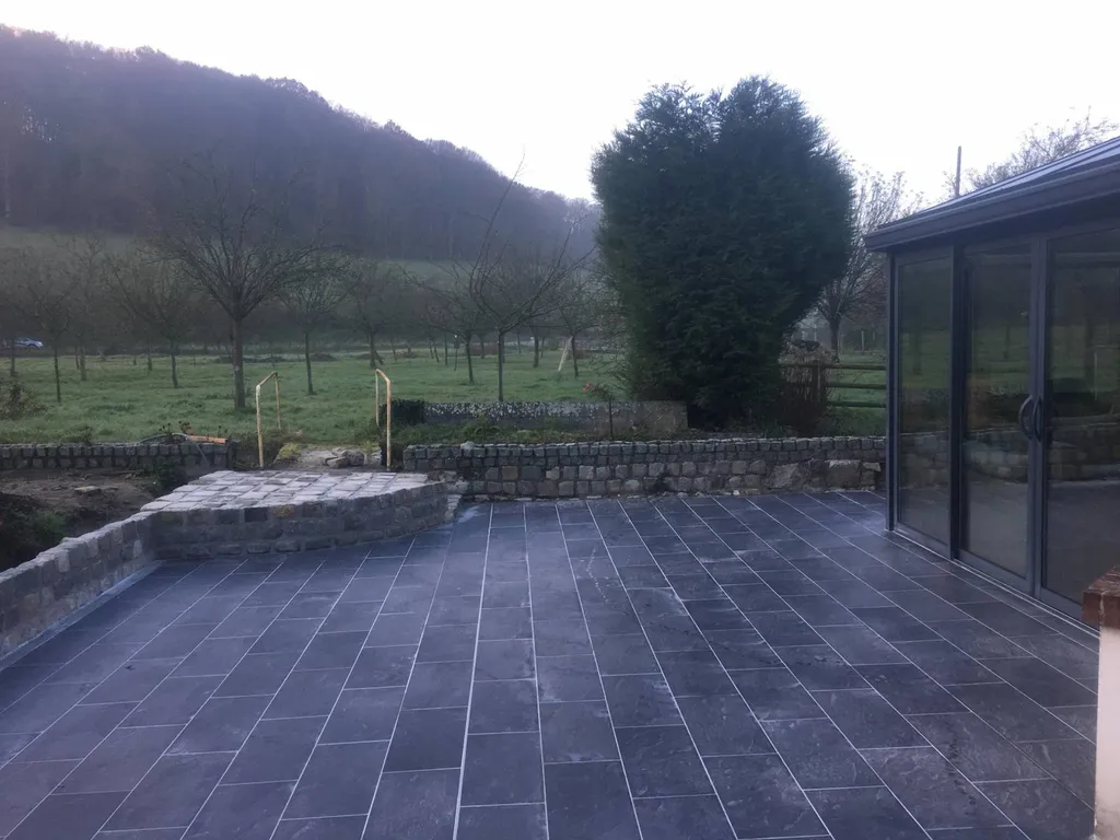 TERRASSE EN BÉTON RECOUVERT DE CARRELAGE SECTEUR CANY BARVILLE