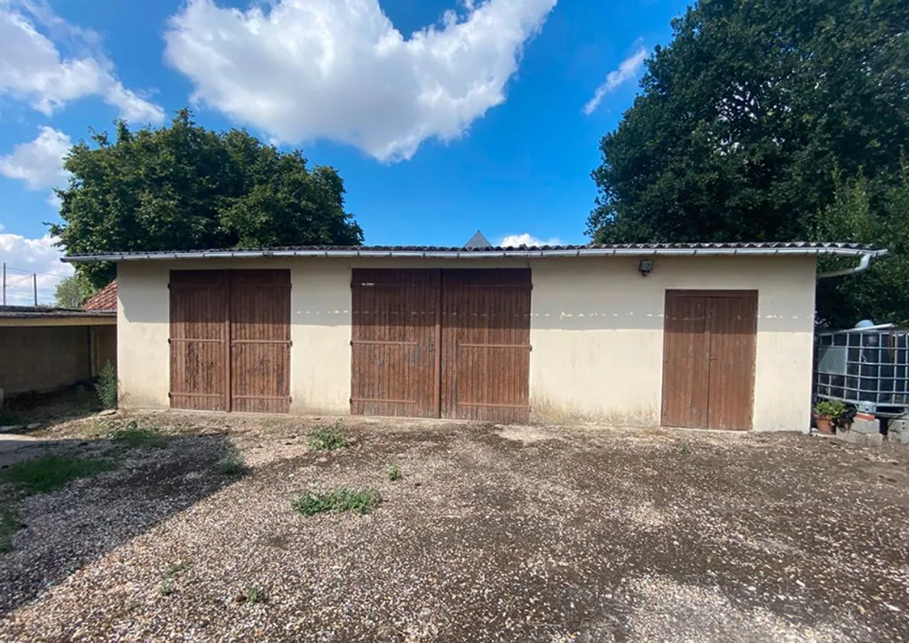 À vendre, maison ancienne et charmante de 86 m² sur un terrain de 1500 m² situé sur la commune de Fouqueville 27370