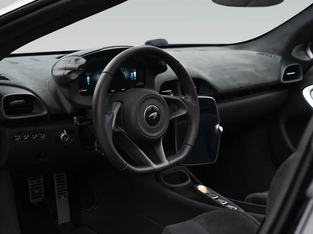 sièges Clubsport McLaren Artura Spider Alcantara intérieur sport supercar hybride