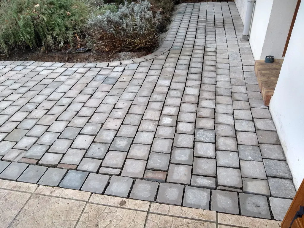 Création minérale complète au Havre (76600) : allée, parking, clôture et murs de soutènement