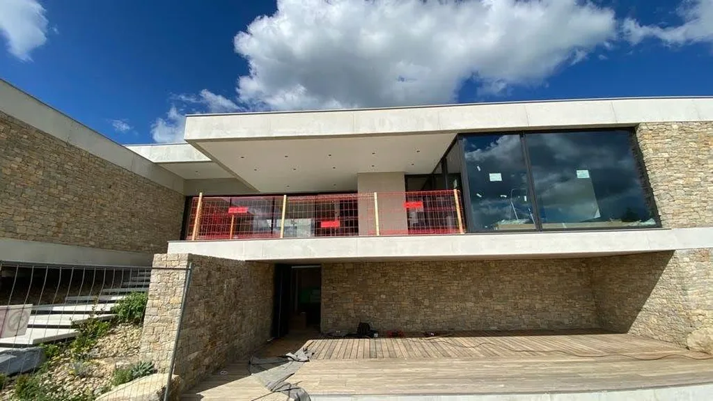 Comment chauffer un extérieur couvert : terrasse balcon - Plafonds Tendus Occitans Toulouse