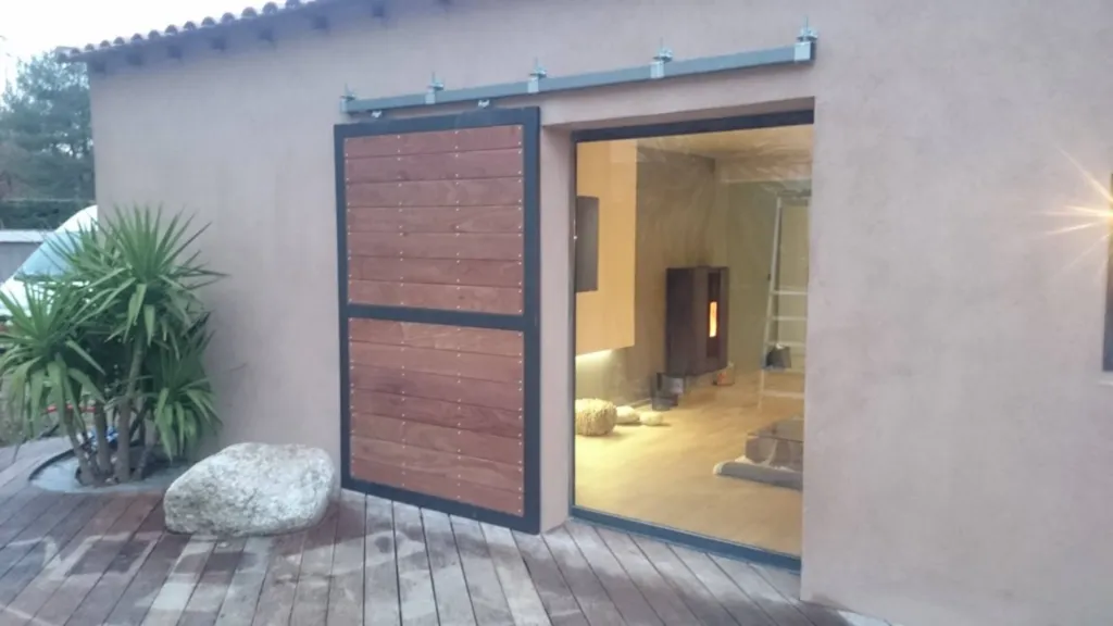 Thermolaquage d'un Volet Acier / Bois coulissant réalisé par Olivier GIANI à Villelaure (84)