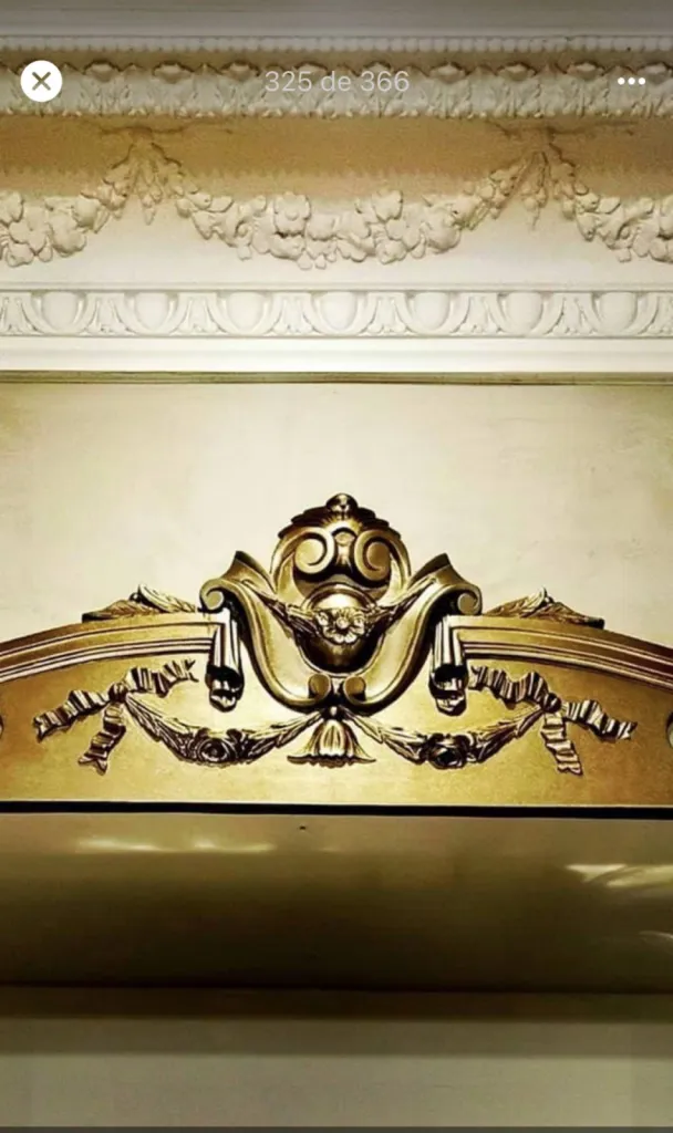 MUR STUC TERRE DU MONDE DANS RESTAURANT DE LA VALETTE DU VAR