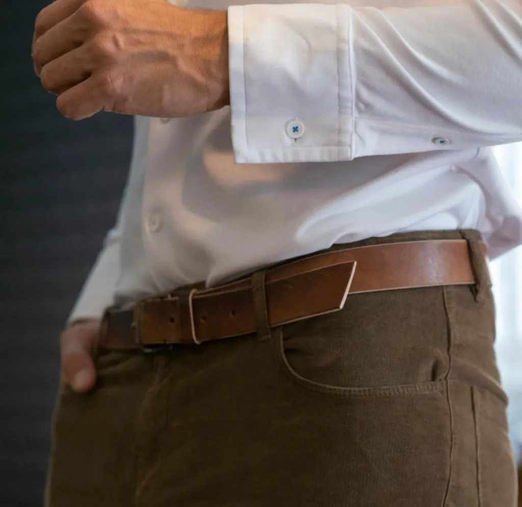 La chemise blanche des Garçons Faciles chez Sacha