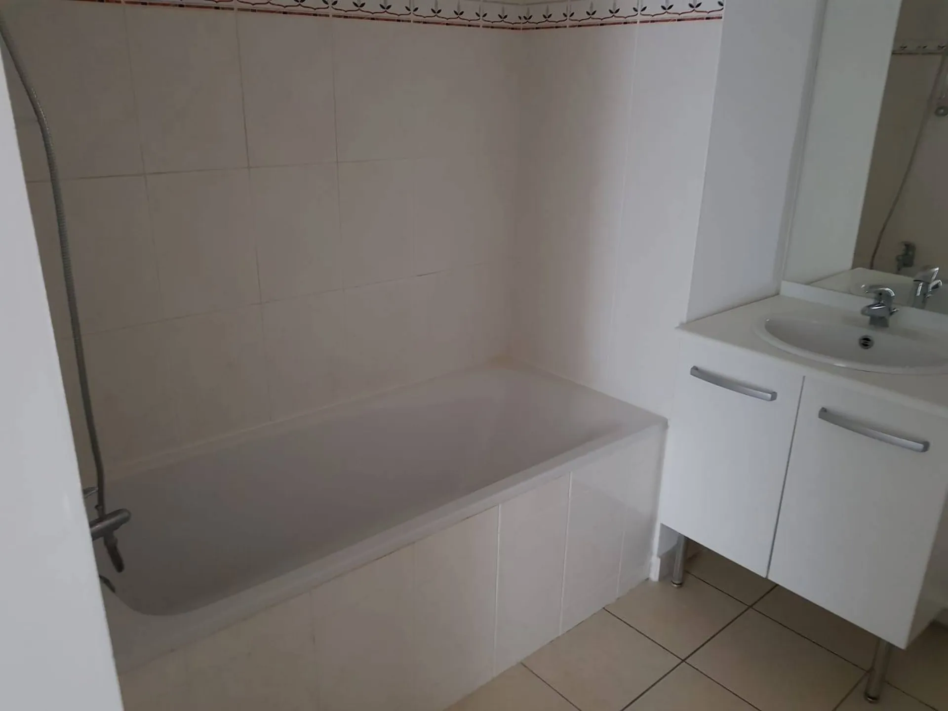 Appartement F3, avec ascenseur, dans le bourg côtier de St VALERY EN CAUX, en Normandie