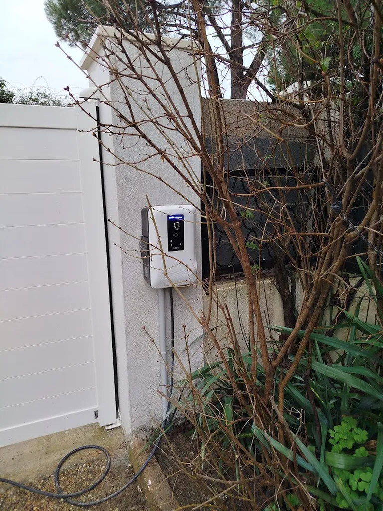 Borne de recharge Daze installé par infiny elec au Cres dans l'herault