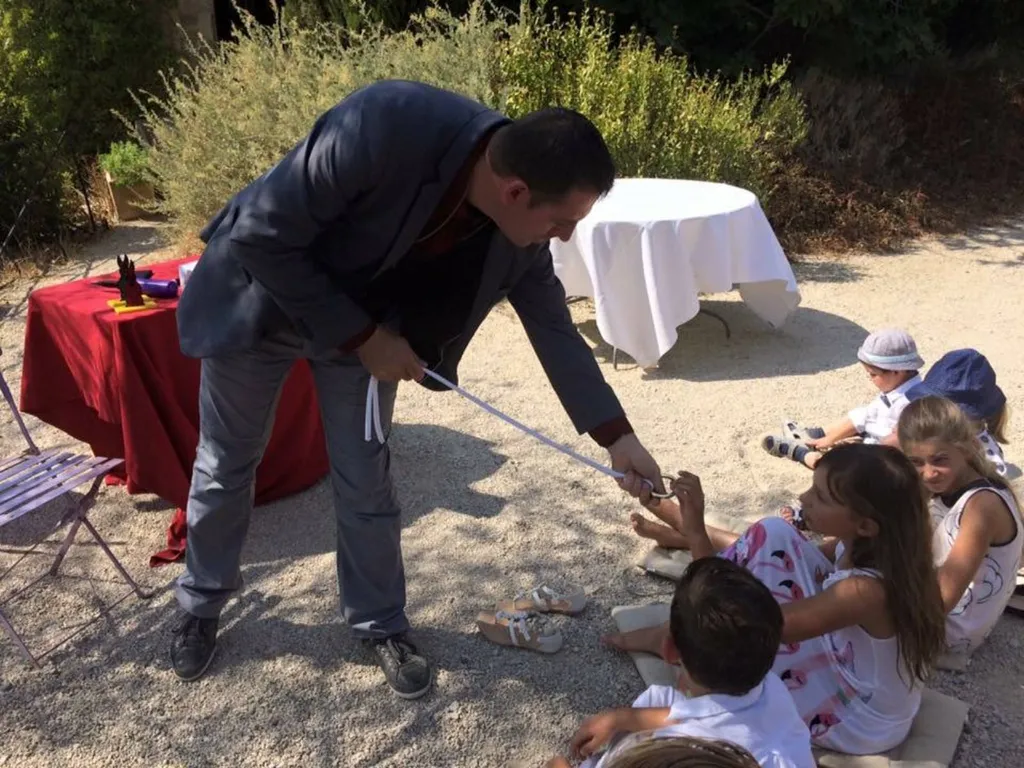 Magicien pour anniversaire à Marseille dans les Bouches du rhône