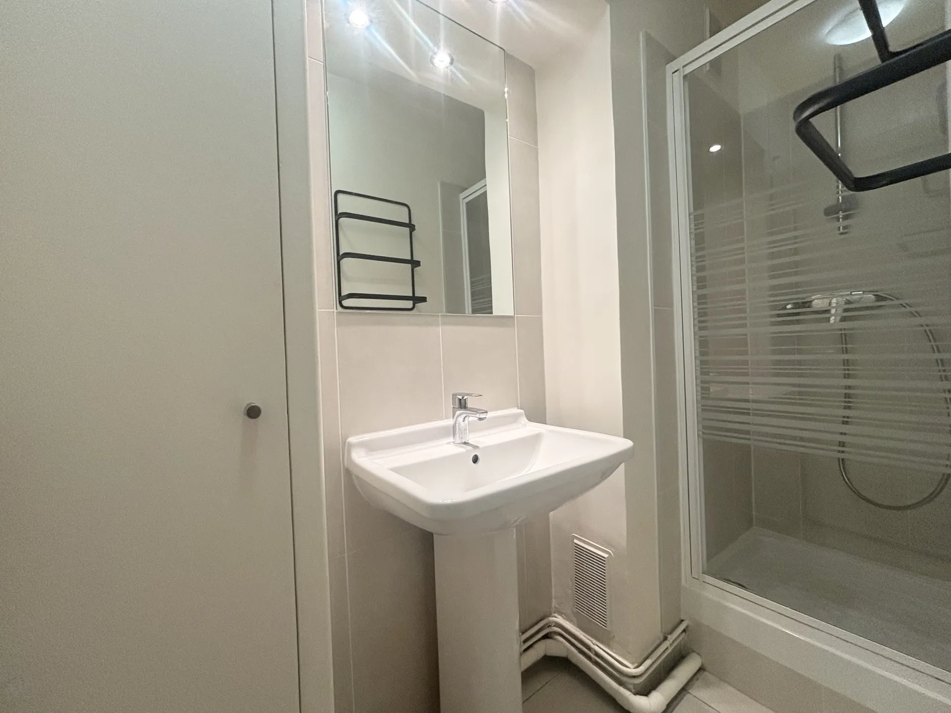 En Exclusivité appartement familial de 105M² proche  des écoles avec ascenseur, parking, balcon et gardien à 15 minutes du RER A de Saint Germain en Laye