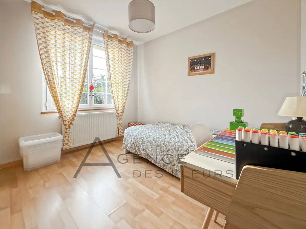 A vendre propriété de charme de 130 m2 hab + dépendances le tout édifié  sur un terrain de 2900 m² sur la commune de Freneuse 76410