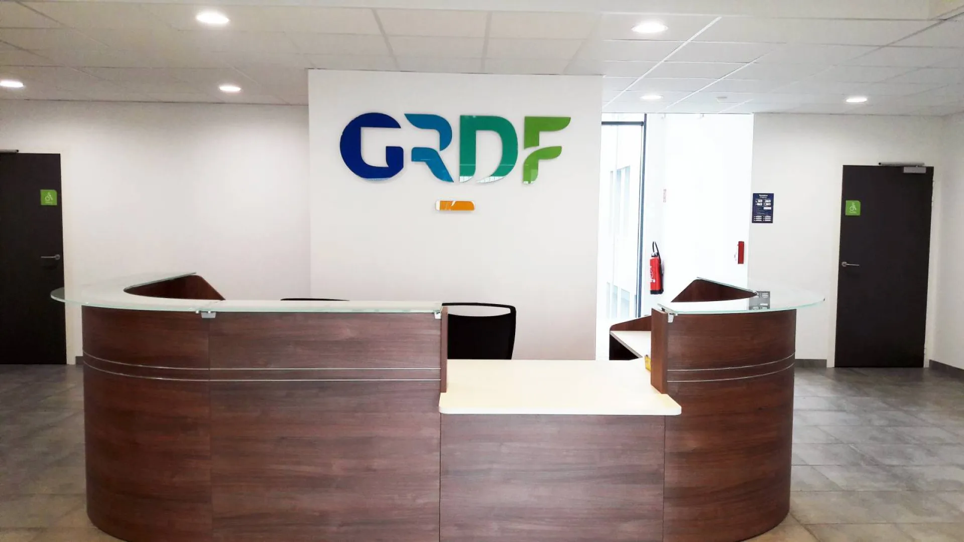 Enseigne lettres relief plexi imprimé interieur GRDF rhone alpes