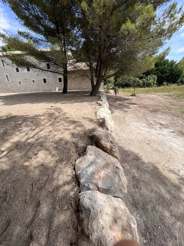 Réalisation d'un enrochement sur la commune de Robion