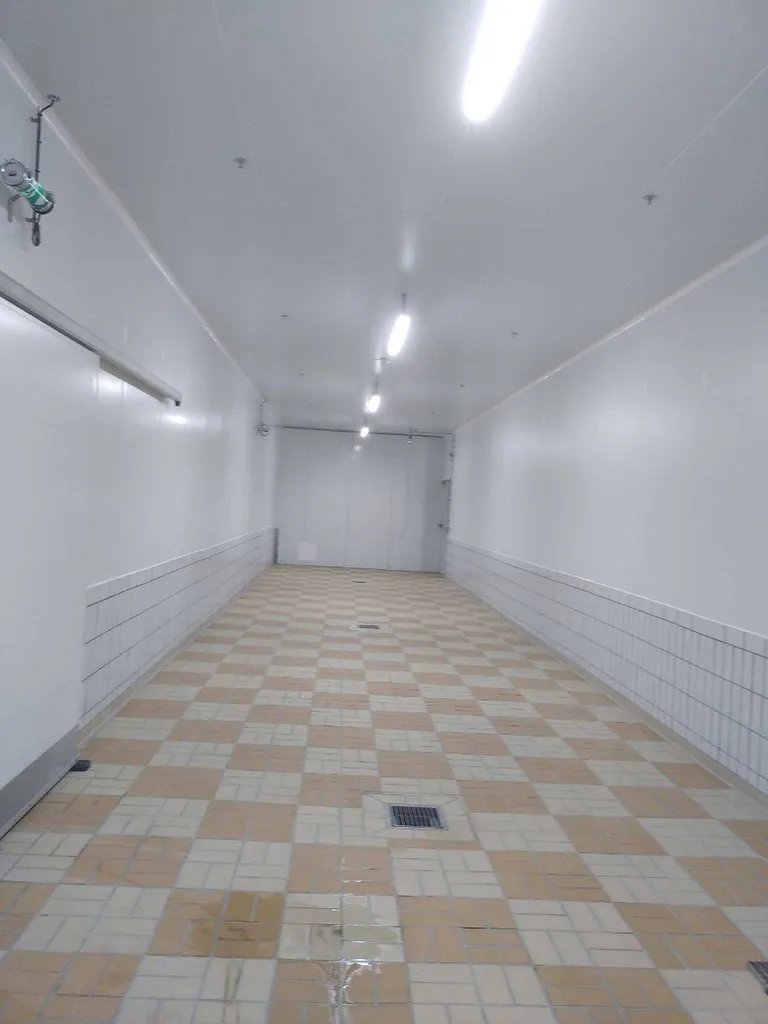 Installation de panneaux isolants pour laboratoire traiteur à Lorient