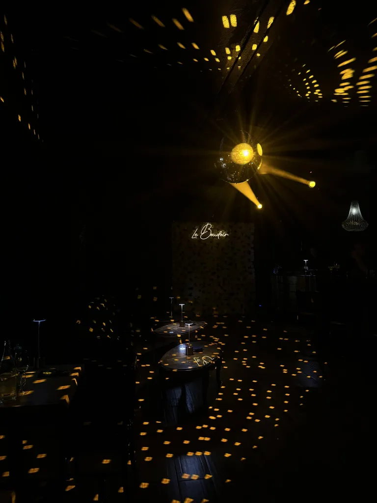 Installation Sonorisation et Éclairages le Boudoir du Steakhouse à Toulon Var 83