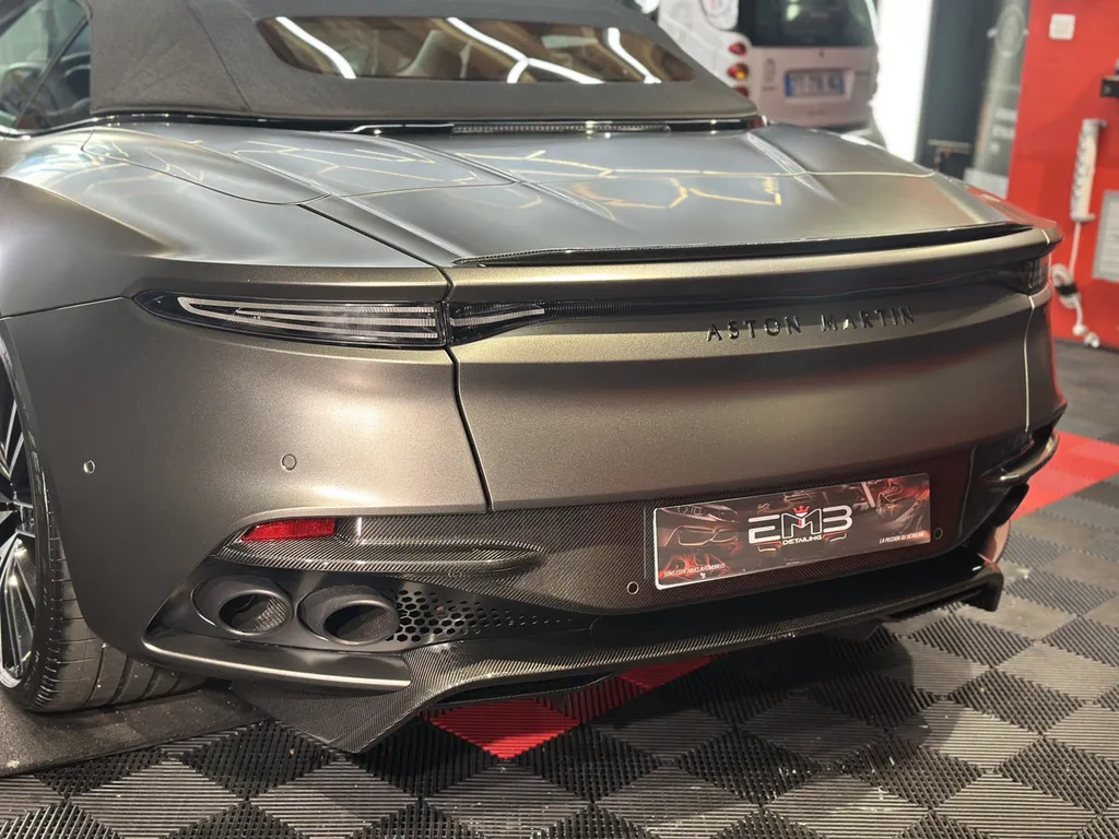 PPF complet sur Aston Martin DBS matte chez EMB Detailing proche Villefranche sur Saône 