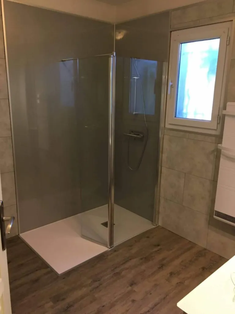 Remplacement de baignoire par une douche italienne à Pau dans les Pyrénées Atlantique (64) : Douche Modul'eau pour un confort sécurisé