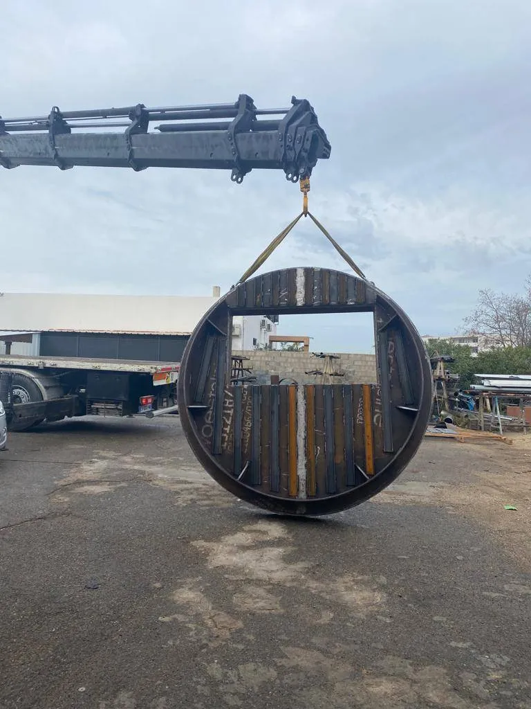 Fabrication et pose d'une porte bouclier en acier et tôles Hardox pour un client de Fos sur Mer