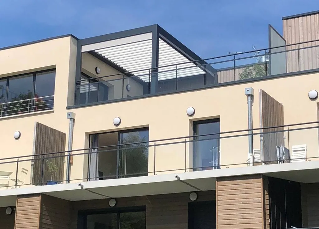 PERGOLA BIOCLIMATIQUE OPEN'R STORES MARQUISES A LA CIOTAT