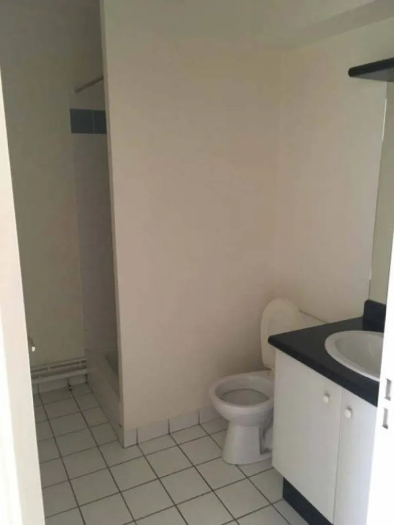 Situé au 2ème étage avec ascenseur