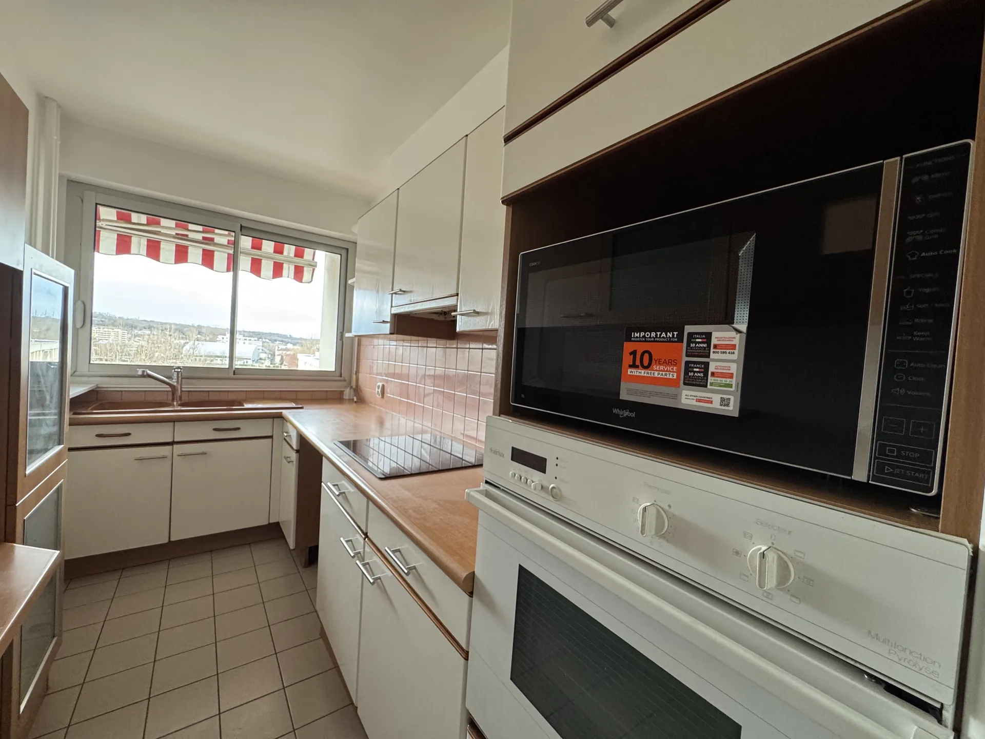 Location en exclusivité d'un appartement 4 pièces 88 m2, à proximité immédiate de la gare du RER A