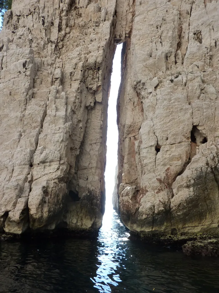Origine des Calanques : Découvrez la Fascinante Histoire Géologique de ces Formations Côtières Exceptionnelles