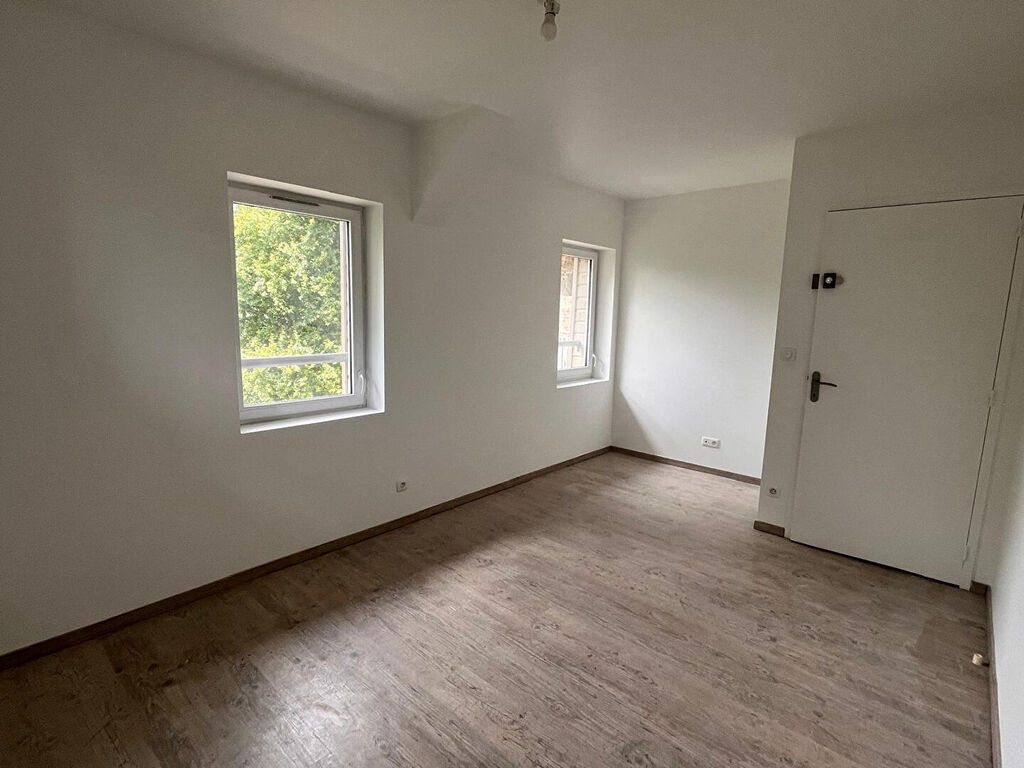 F4 RENOVE AVEC PARKING et TERRASSE ROUTE DE DARNETAL - 1014€ charges comprises