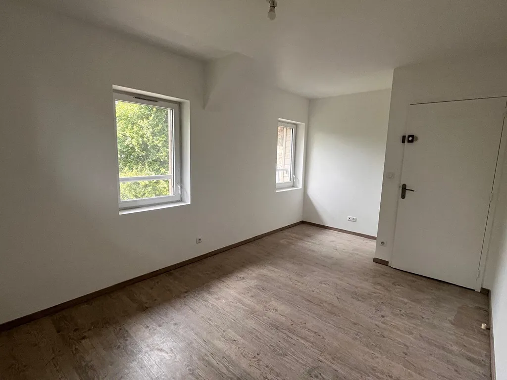 F4 RENOVE AVEC PARKING et TERRASSE ROUTE DE DARNETAL - 1014€ charges comprises