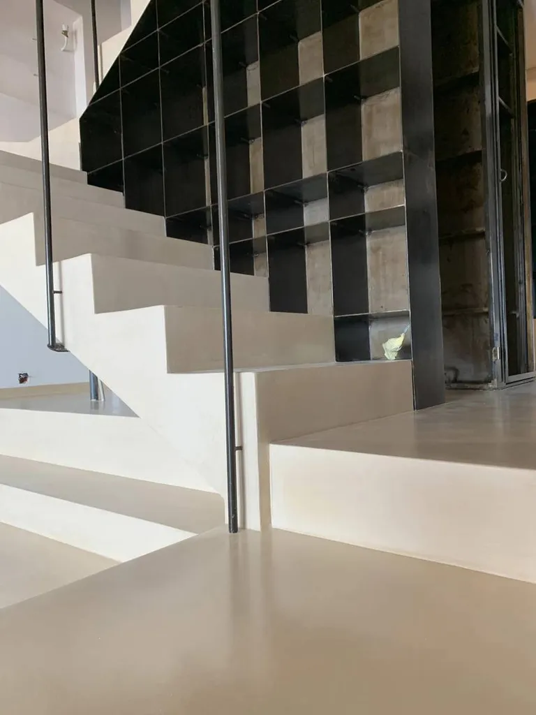 Escalier et sol en Béton Ciré Terre du Monde