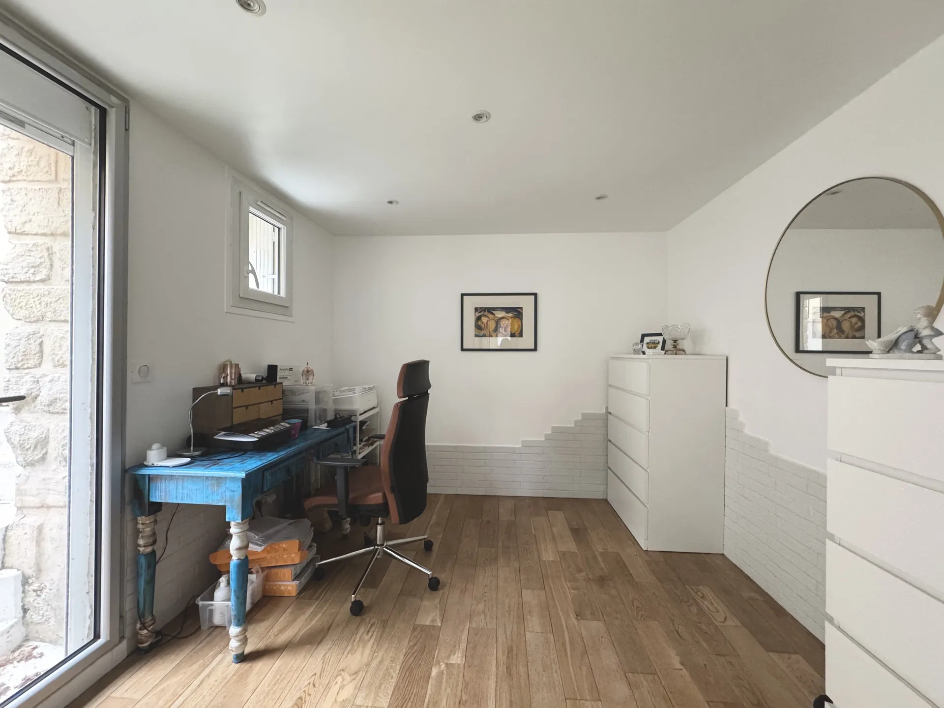 maison avec chambre avec un accès sur l'extérieur 