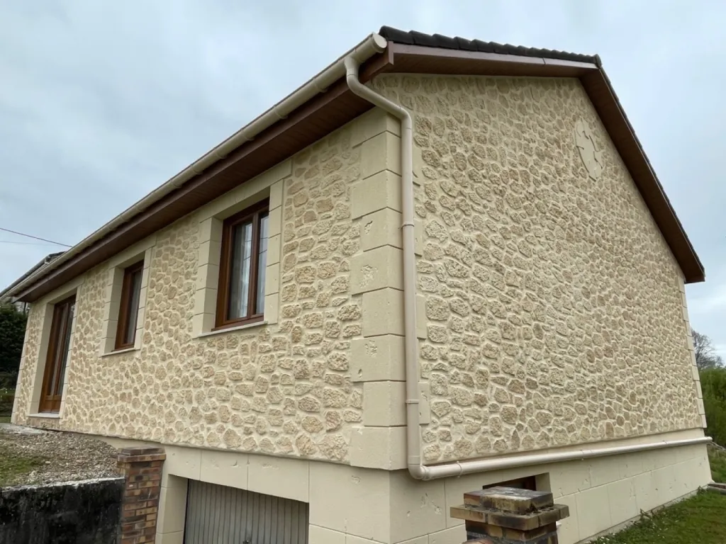 Société pour devis ravalement de façade imitation pierre taillée à Gonfreville-l'Orcher proche Le Havre 76