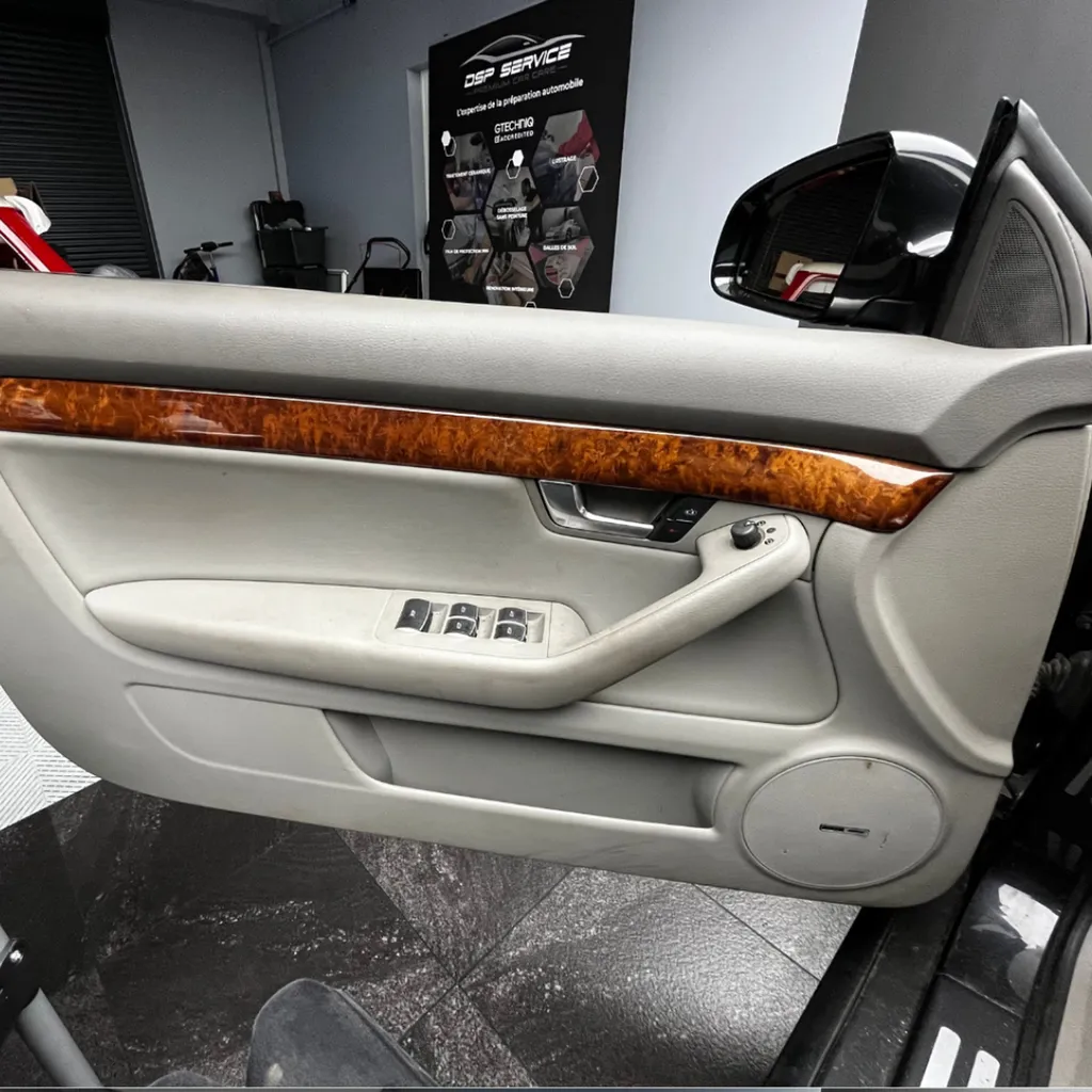 Rénovation intérieure sur une Audi A4 à Mulsanne près du Mans (72)