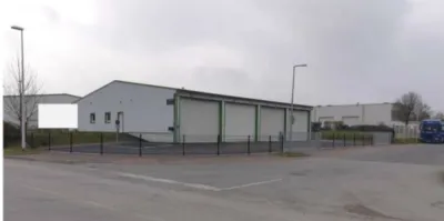 VERSON - A LOUER - Local d'activité de 500 m² sur un terrain clos et fermé de 1 300 m² environ