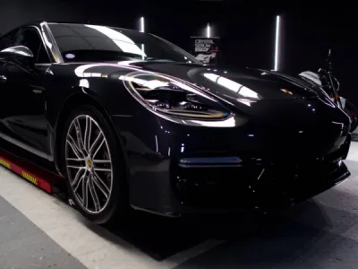 Protégez Votre Porsche Panamera avec le Traitement Céramique Gtechniq Crystal Serum Ultra près de Vannes (56890)