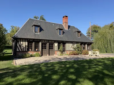En vente - A 10 minutes de Bernay (27300), belle et grande Propriété Normande avec dépendances et parc arboré de 6529 m².