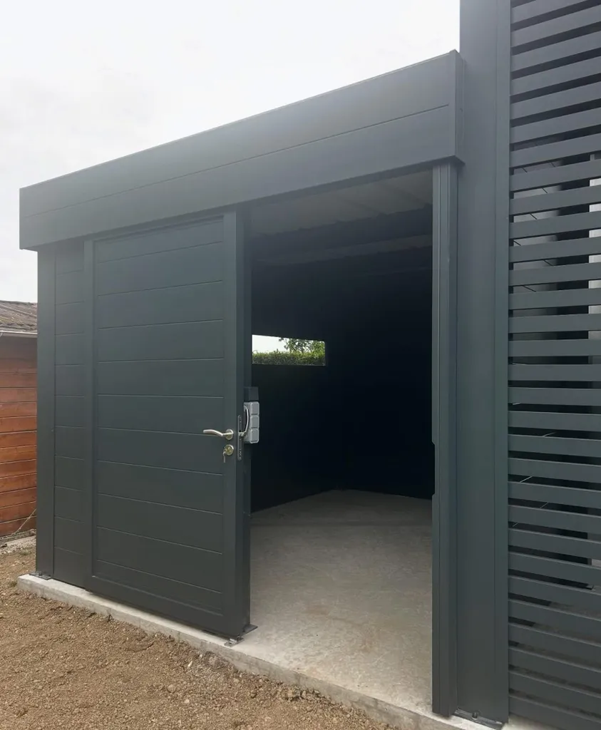 Société expérimentée dans la pose de carport en aluminium résistant au Havre et ses alentours 76 : carport fermés, ouverts, attenants, autoportants, avec ou sans portillons.
