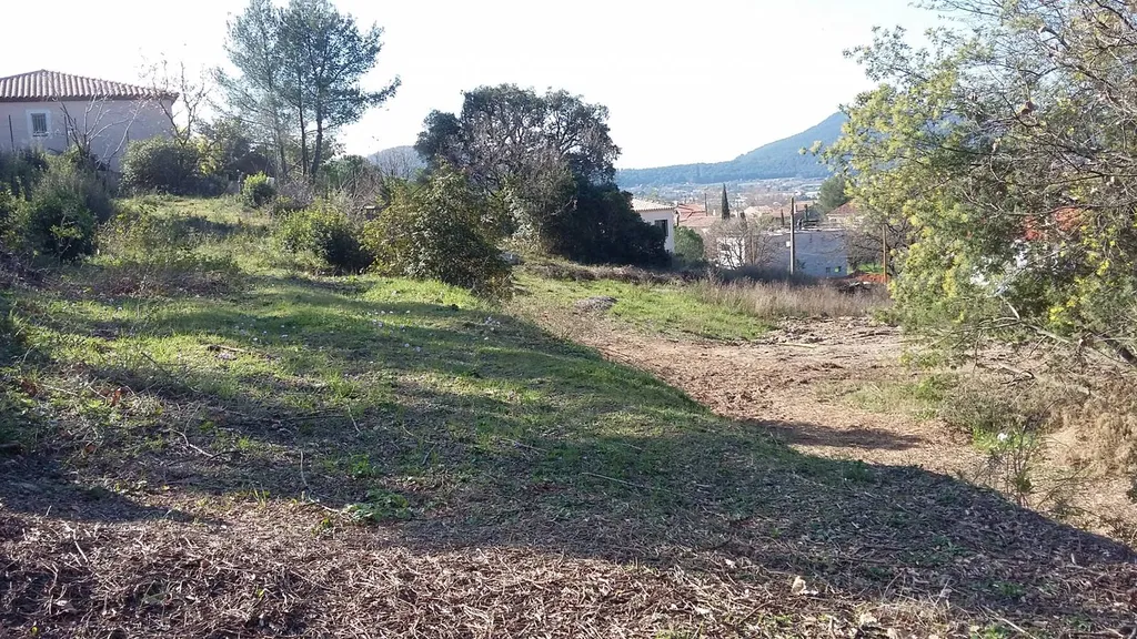 VENDU! Terrain de 1197 m² à HYERES