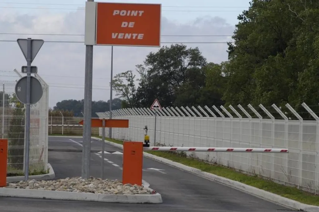 Professionnel clôture défensive site sensible 13