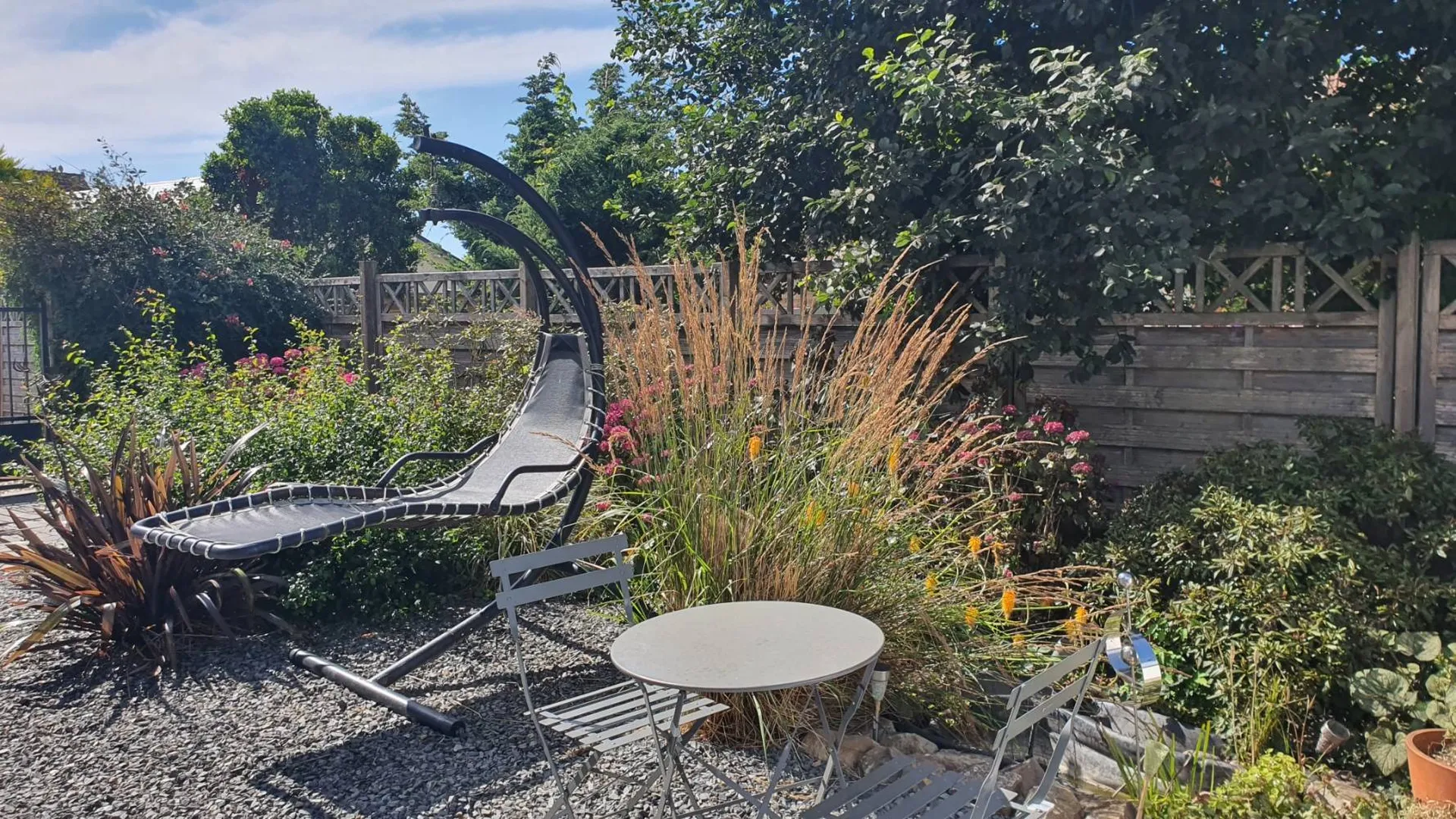 A vendre belle maison ossature bois de 160 m², dans un quartier calme d'OFFRANVILLE 76550, à 10 minutes de la mer et de Dieppe 76200, et à 2 heures de Paris via l'autoroute A13.